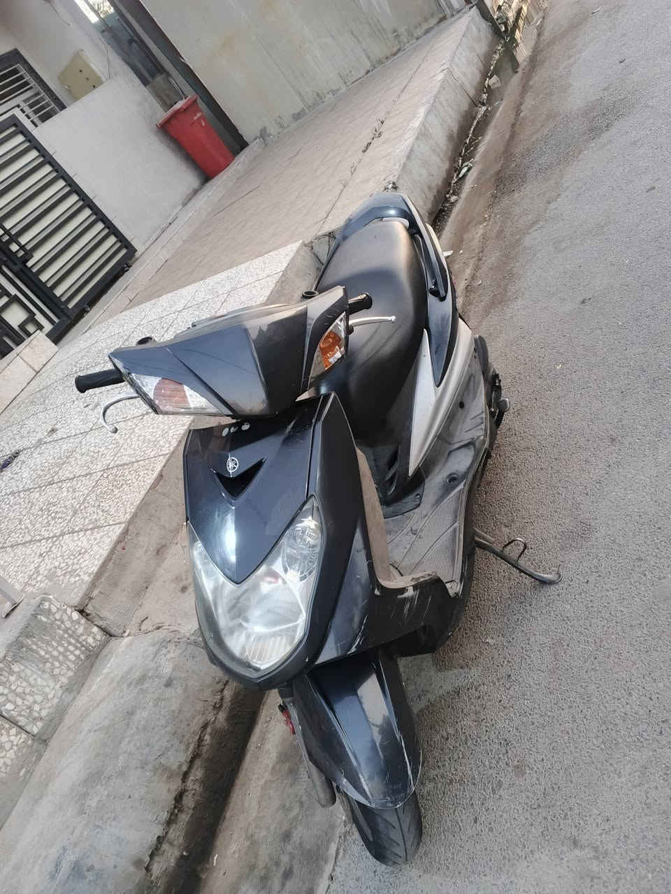 سلام عليكم دراجه للبيع سكنس فحل نوزل  جديدة كفاله عامه من تاير إلى تاير 😂 مكينه وكفرات وكلشي مكفول الله شاهد دراجه رمبه شلعه ومعدل طيران كله بلاديه مابيه اي شي تجاري كهربائية كله شغاله نكره سلف شراي خاص مكاني حي جامعه ***********
