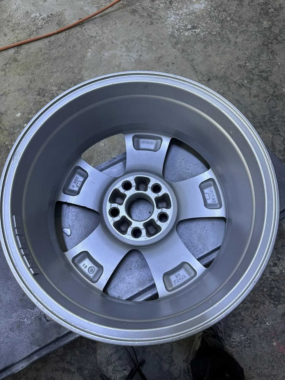 ويل كب تويوتا كامري 2007 2011 se بلادي حجم 17 صبغ جديد و بلنص شرط الفحص اصلي ياباني
***********
