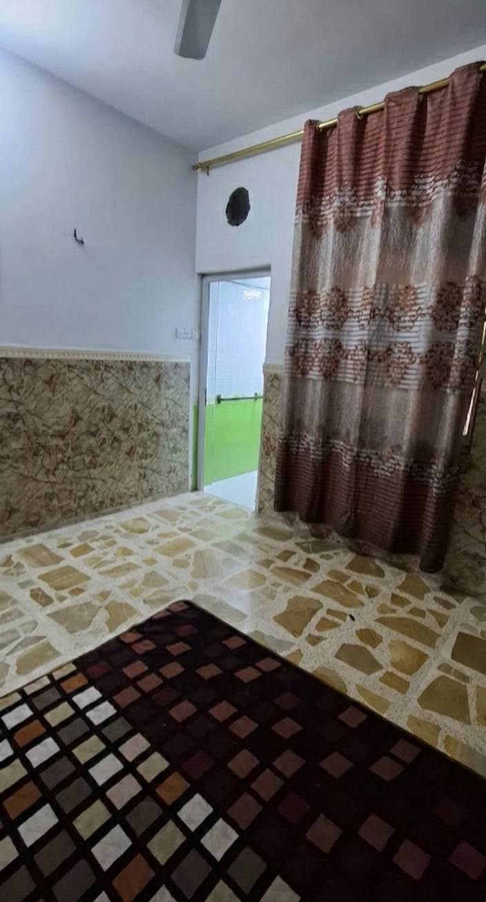 
ما هو موقع البيت بالتحديد؟: 
بغداد حي الرسالة الثانية 
كم مساحة البيت الكلية؟: 
128
هل هناك أي ترميمات أو إصلاحات جديدة؟: 
لا
ما هي التسهيلات القريبة المتوفرة مثل المدارس أو الأسواق؟: 
مدرسة ابتدائية ومتوسطة واسواق وصيدليات
هل السعر قابل للتفاوض؟: 
نعم