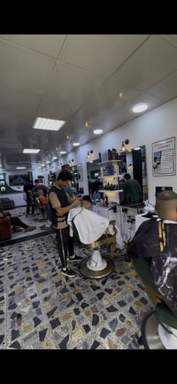 مركز بحاجة الى حلاق  العنوان الغدير ساحة ميسلون اهم شي يكون سكنة قريب ...