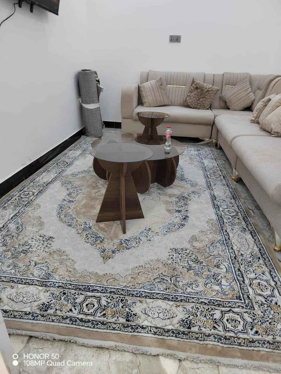 بيت للبيع مساحه 90 متر منطقة حجي عبد الثانيه بضهر جسر الزهور بيه غرفه ومطبخ وصحيات واستقبال وديوانيه سعره 90 وبيه مجال للاستفسار الاتصال على الرقم ***********
