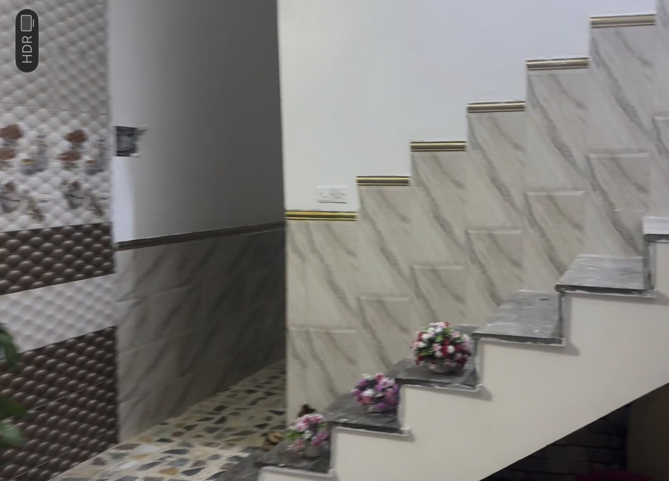 السلام عليكم بيت للبيع حي السفير قرب ابو علي المضمد فرع الاسكله مالت راشد الي قبل شارع 20المساحه 125طابق واحد بناء 2024كامل غرفه وحولي وصاله ومطبخ وملحقات داخل وخارج البيت جديد ومناقصه اي شي


**إذا كنت صاحب هذا الإعلان وتريد حذفه لأي سبب، رجاءا أرسل رسالة إلى الدعم الفني**