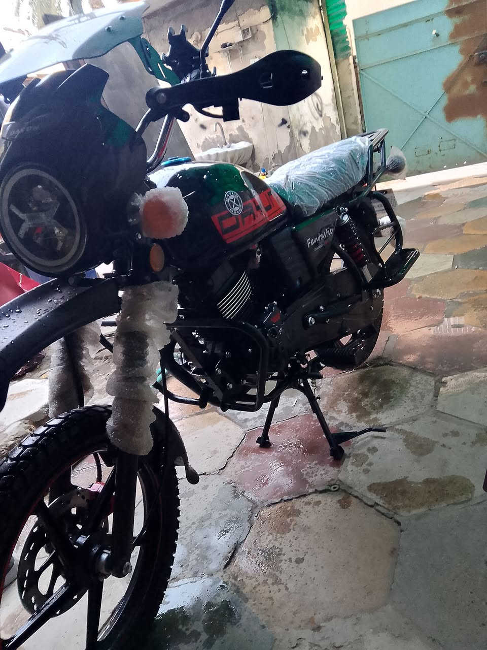 السلام عليكم دايوان نفخ جبلي موديل 2026 صارلي يومين اوراق سحب منزلها ماشيه 200 كليلو فقط الدراجه كفاله عامه مكاني بغداد الجديده الشراي يتصل ***********
