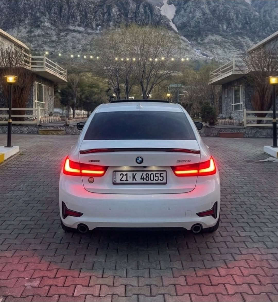 BMW 330I   2021
330i 2021 بدون صبغ
اللون :- ابيض      
الموديل :- 2021
المحرك :- 2.0 
ماشيه:  67000 mi  

اهم شي سيارة بدون صبغ 
فقت مكانين صغير بارد 
ارباك ستيرن و دشبول مبدل بلادي
سيارة هواية نضيف 
كلشي مال شريكة
بشرط تحويل و غرامة
 
ارخص سعر- ٢٤٨$

✅***********
مكان سليمانية✅

##👇
شاشه كبيره نفكيشن
وَيْل 20
-بصمة تشغيل 
- محرك 2000 cc
‏- بصمة ابواب
- غرفه جلد اسود    
- مقاعد مخمل
- شاشة لمس
-كامرة خلفية 
- بلوتوث 
- اي بي اس                                                            
- تحكم ستيرنج كامل
- مانع تصادم  
-  اضوية LED
-رادار امامي 
- مثبت سرعة 
- نظام EV mode +نظام Sport mode
- نظام توفير الوقود ECO
- نظام النقطة العمياء
- نظام تحديد المسار
- مانع تصادم
- مانع انزلاق
- شاحن هاتف لاسلكي
- هاند بريك بصمه 
-فتحة سقف

ارخص سعر- ٢٤٨$
✅***********
مكان سليمانية✅
