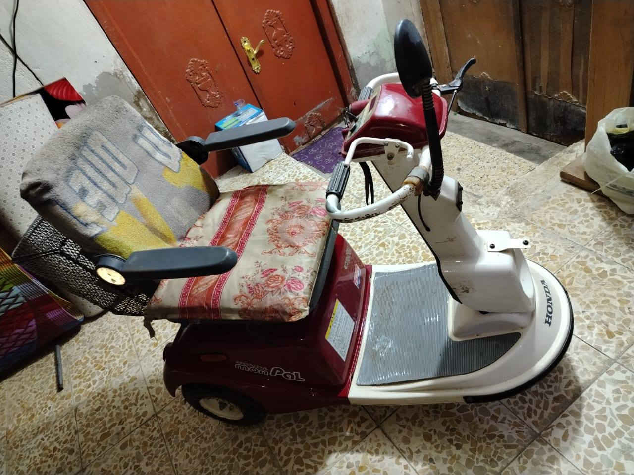 السلام عليكم دراجة مال معوقين شركة ياباني نوع هونداي دراجة بطاريات ليثيوم استخدام قليل ترجع علبك الدراجة شحن وقوية تفيد الاكبار بلعمر دراجة رزنة وبية وسائل امان ماطيح بسرعة السعر 800 وبي مجال ناصرية مركز للاستفسار الاتصال علرقم ***********
