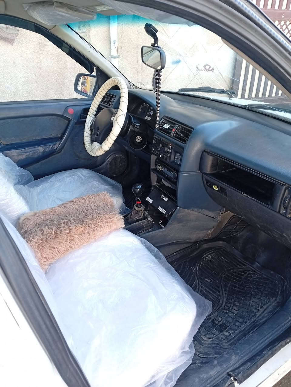 السلام عليكم اوبل موديل90 حجم 16 سنويه لل 27 بطاقه بانزين بيه وبيها جاملغ الامامي من السايق مبدل وبيها اهلالات مامسويهن والسعر 36 وبيها مجال للشراي ***********
