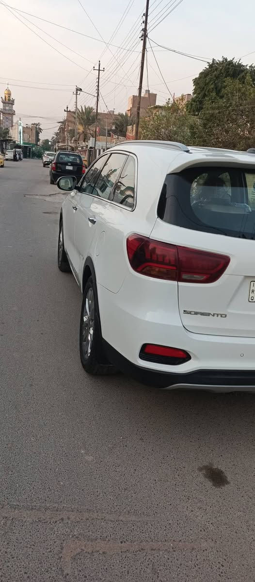 السلام عليكم سورنتو 19خليجي رقم بغداد جديد انكليزي محرك 6سلندر كير ومحرك على وضع الشركة  تبريد ثلاث قطع كشنات جلد جنطة كهربائيه بصمه بيها صبغ بالجاملغ الخلفي السعر 240$ موبايل ***********
