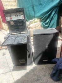 اجهزه للبيع سماعتين وجهاز شغالات. تجي تفحص وتاخذ. سعرهن 400 للعلم الغر...