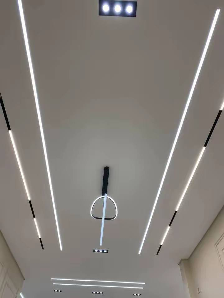 يوجد بيت للبيع مساحه ٢٠٠م و١٠٠م ،وقطع اراضي،ومقاولات بناء بيوت وسقوف ثانويه  للإستفسار الاتصال على رقم فقط ***********
***********
