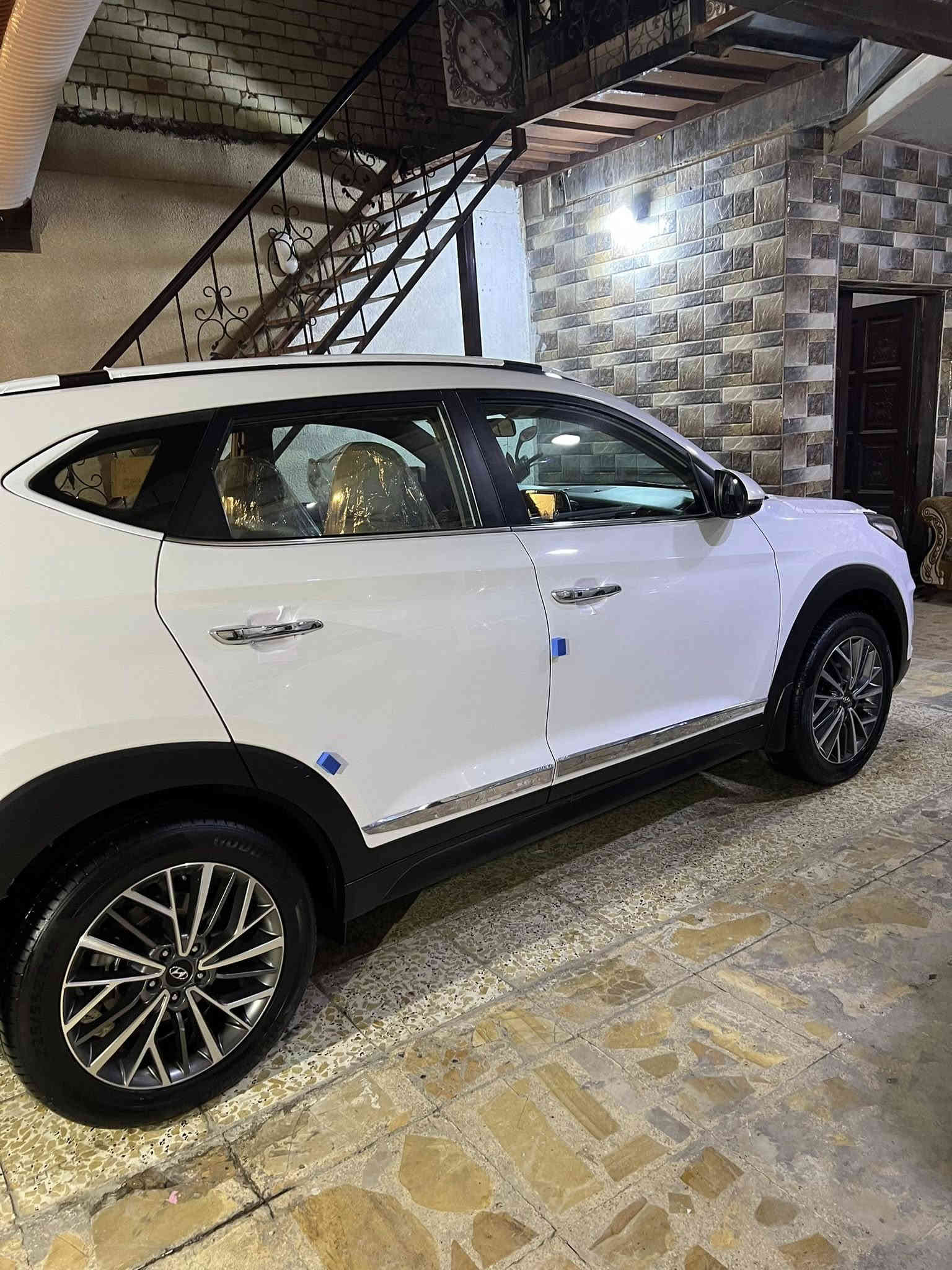 السلام عليكم 
توسان 2019 شركه الكاصد كوري اصلي سياره وضع الشركه 
بعدها مكفوله كفاله من الصبغ والبارد والشخوط ماشيه 33 حقيقي سياره بعدهه زيرو لزكات الشركه ونايلون شركه بعده بيهه بصمه لاخ بعدهه مامفتوحه كتلوكات شركه بعده سبير والعده بعدهه مانزله سياره كلهه وضع شركه مكينه كير صدر كله بعده عل شركه سياره فول الفول اعله فئه بل توسان رقم بغداد الجديد دوالي هزه جديده وسنويه بسمي جديده اتصال *********** مكاني بغداد
