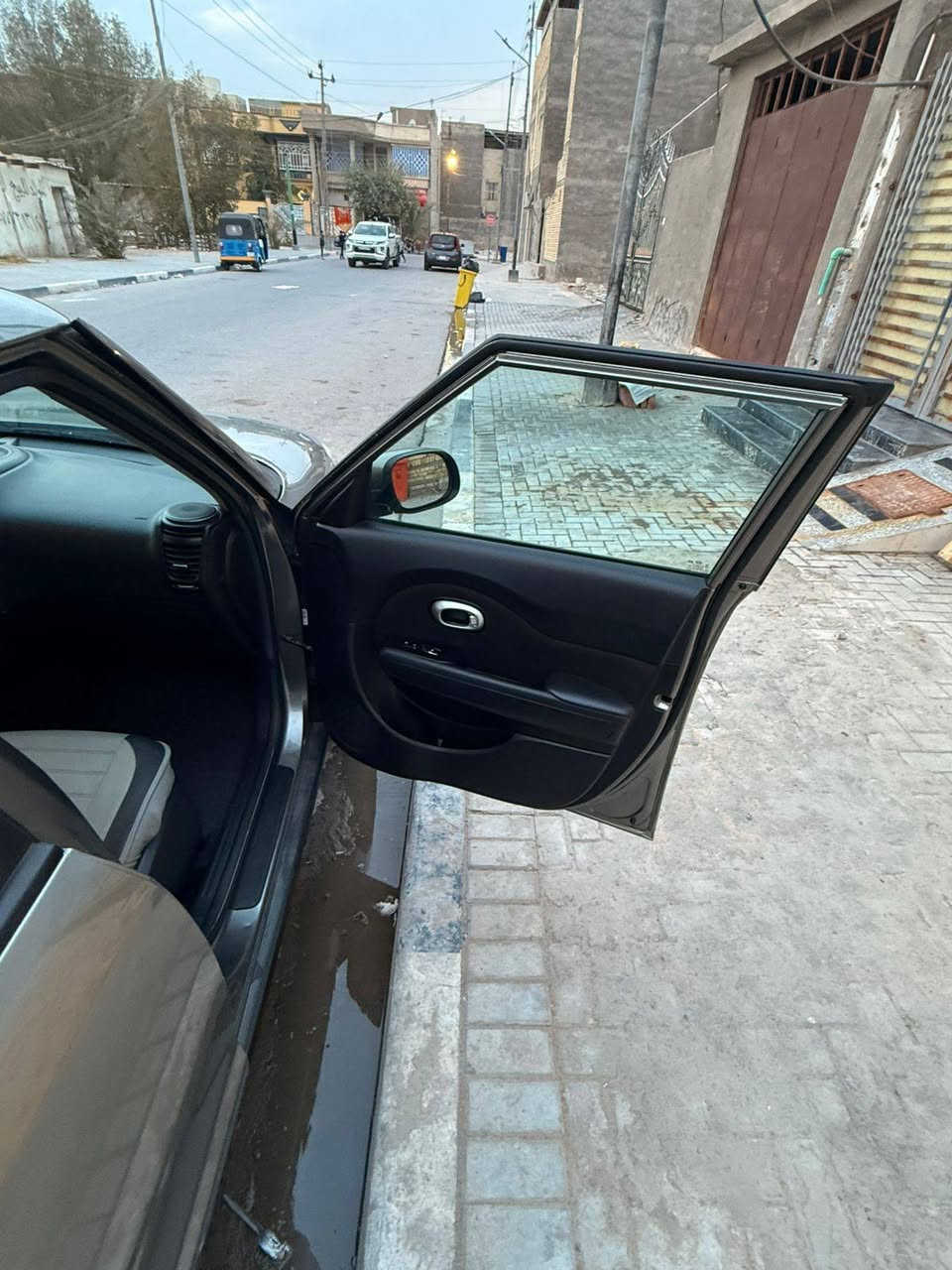 كيا سول 17 لون فيلي وارد امريكا ماشية 67 مكفولة من الكص والگلبه المحرك والحداةعلى وضع الشركه السعر 115$ العنوان البصرة ياسين خريبط ***********
