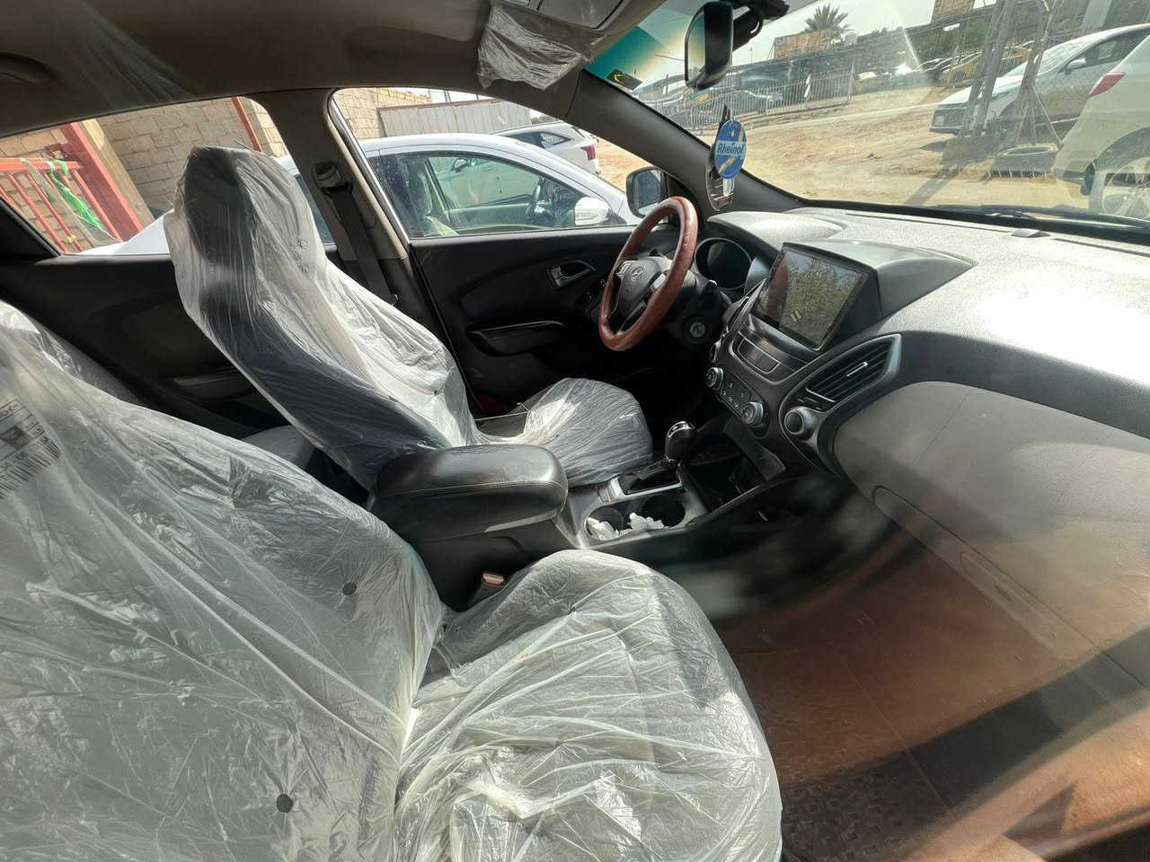 توسان ١٥ مكفوله
: من التبديل والصبغ
 مكينه وحديده وكير
 جدد
: رقم: بغداد نكليزي رقم الموبايل *********** مكان السياره كربلاء
