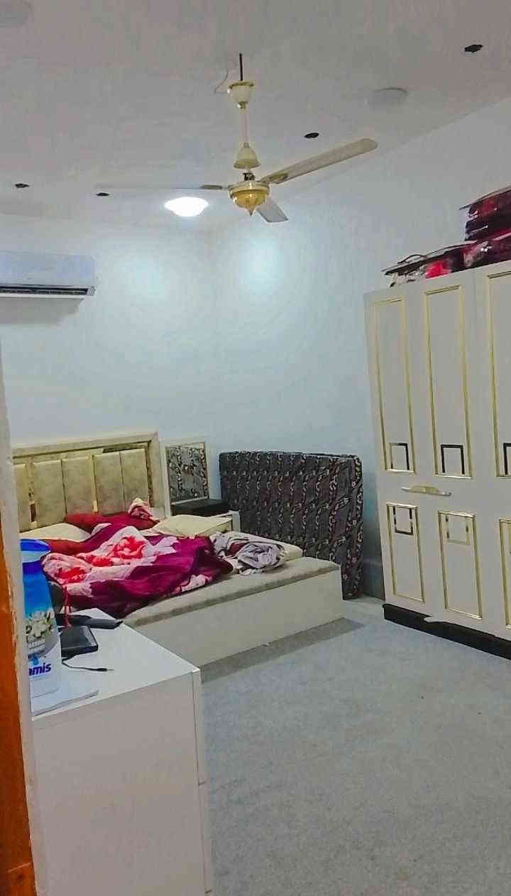 السلام عليكم 
بيت للبيع 100 متر ركن عالي عن الشارع طابو زراعي قريب الشارع 
يتكون من غرفه -صاله - مطبخ بناء بلوك سقف صب اساس حجر 
العنوان شارع المعمل مقابيل اسواق حسين الرماحي 
السعر 27 وبي مجال 
للاستفسار *********** النجف, العراق
