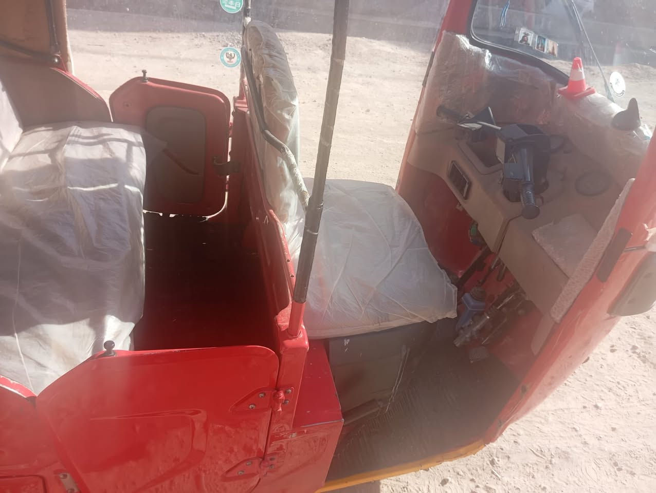 سلام عليكم 
تكتك للبيع 
موديل2022 
كشر مكفول بس رصعه جوه البك 
محركه مكفول رقمه كوت 
تحويل ثاني يوم 
سعره 8400 وبيه مجال
*********** اتصال
مكاني رفاعي
