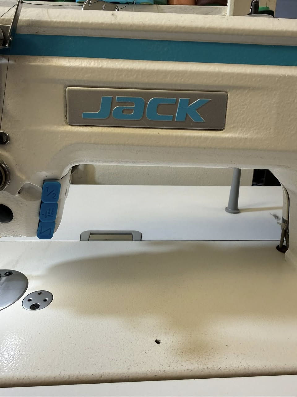 مكينه جاك A6 الاصلي فول للأخير …..؛جديده استعمال قليل جداَ بعدهه دهن الشركة ، الحوض كبس ، شرط من كل شي ✔️ الشراي خاص متواجد متاجد وات ساپ  
***********
