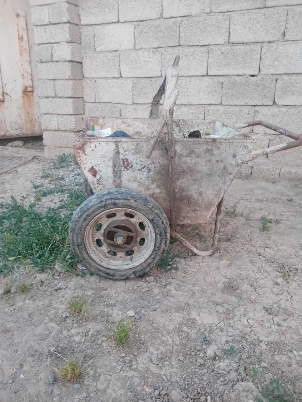 يتوفر ونج للبيع،
عرباين عدد ٢ للمواد
عرباين عدد 2 للبلوك
ماطور شرط شغال نظيف ما مصلح
العنوان قريه العدله... السعر والتفاصيل اتصل على
***********
