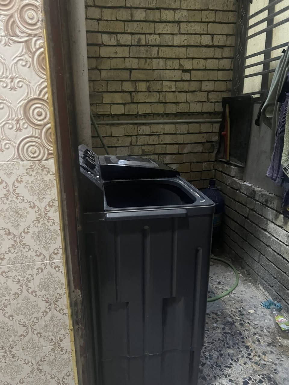 السلام عليكم بيت البيع مساحه 80 متر طابو غرفه نوم واحده جوه ستقبال حمام المطبخ ‏ثلاث غرف ‏طابق الثاني وحمام ‏العنوان بغداد الشعله شارع 60￼///***********
