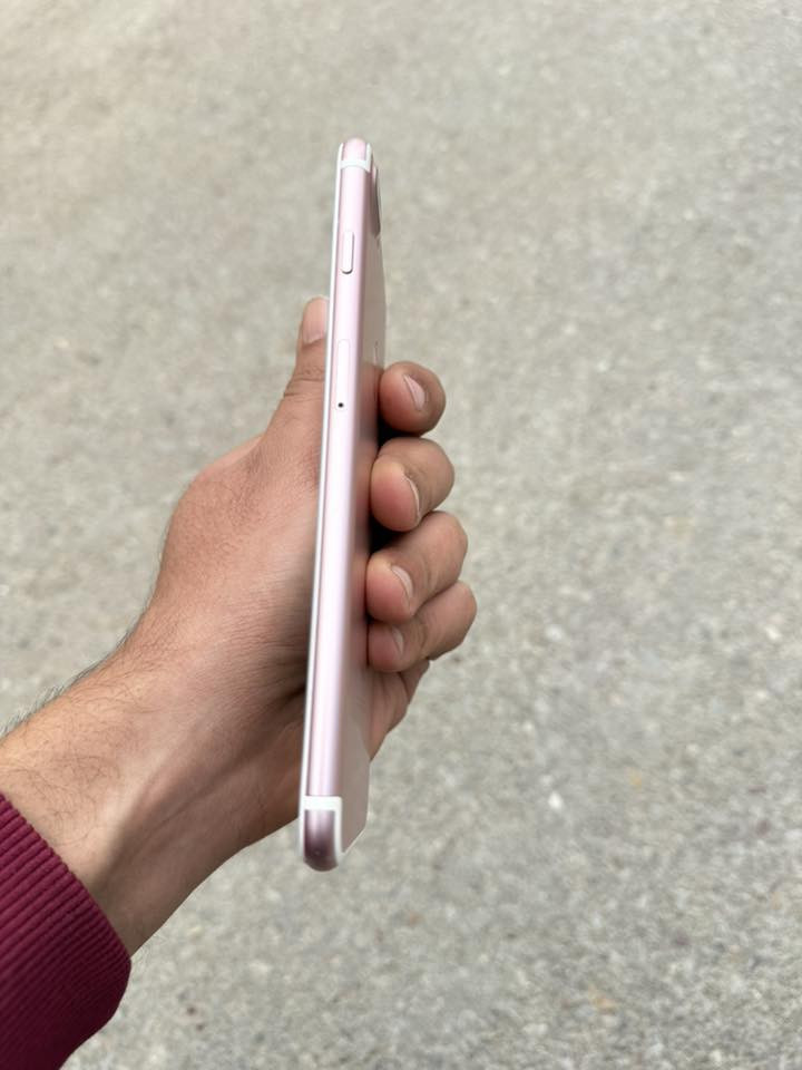 السلام عليكم 
سعره 130 االدوانيه حي الفرات 
مكلف بل نشر 
***********
ايفون 7بلص 
بطاريه 100
ذاكره 256
نضافه 100٪
هستوني مبدله شاشه وبطاريه اصليات
