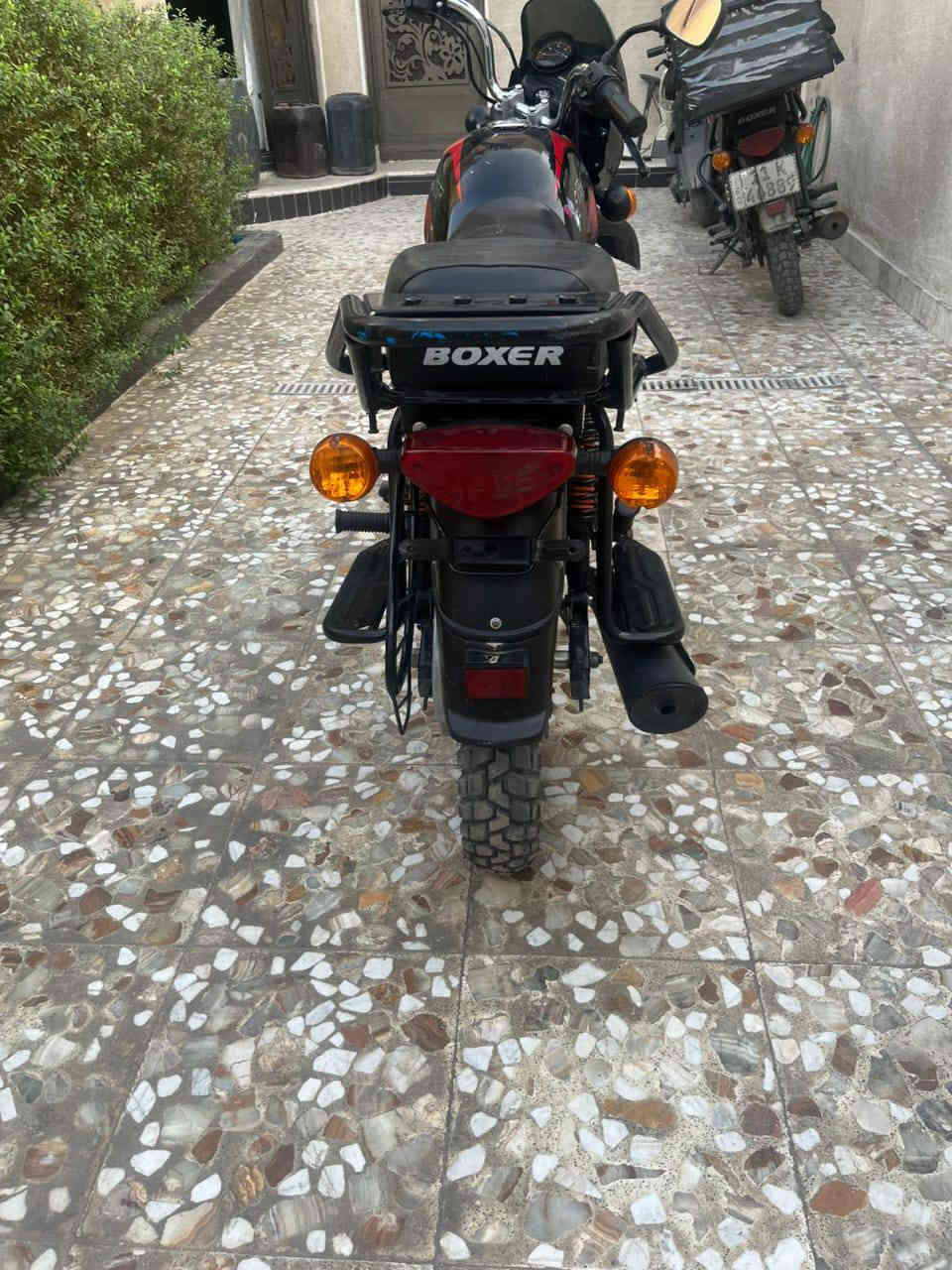 يالله سلام عليكم بوكسر للبيع موديل 2023 رقم وسنويه بغداد البلديات السعر 2100 وبيها مجال ***********
