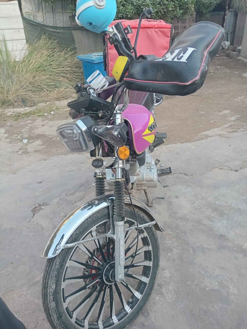 سلام عليكم شباب دراجه موديل ٢٥ نضافه خير من الله كامله مناقصها شي بعدها جديده بيها فقط طعجه بلويل الخلفي وممئثر عليها موصله ٧٥٠ *********** مكاني تقاطع درويش
