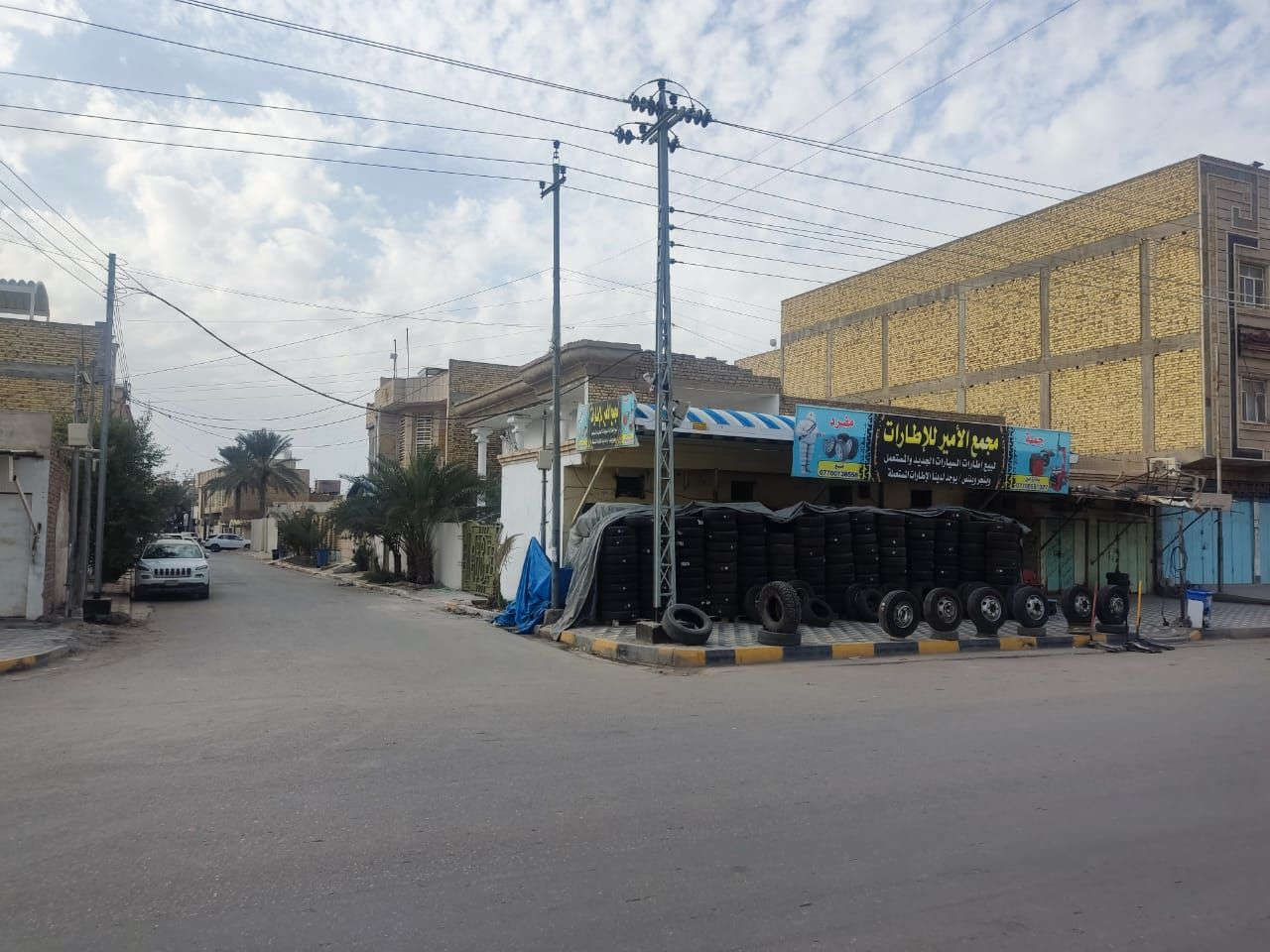 دار للايجار ٤٠٠م تصلح مدرسة او مكتب لشركة العنوان عواشة شارع سوق حي الحسين القديم (الطابق الاول) ٤غرف واستقبال وصالة ومطبخ وصحيات داخلية وخارجية وحديقة (الطابق الثاني) ٣غرف ومطبخ وصحيات ودرج داخلي وخارجي قابل لعزل الطابقين للاستفسار مع واتساب ***********
