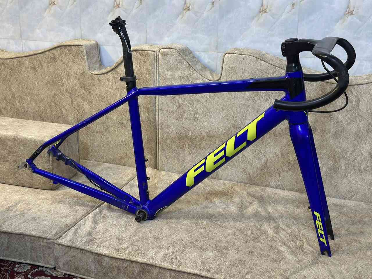 السلام عليكم متاح فريم FELT  فيلت
فريم المنيوم دفن دسك
ماشة كاربون دفن 
بوري سرج كاربون 
ستيرن كاربون متصل
قياس 51 M
ويا وايرات التسليك الخاصة بالفريم كلها مختمه فيلت
سعره 160 الف وبي مجال 
***********
