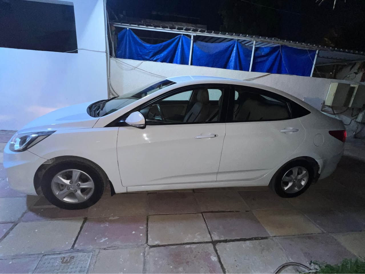 اكسنت خليجي موديل 2015 للبيع 
السيارة ماشية 117 الف كيلو متر حقيقي
محرك دوش 1600 المرغوب 
بيها 4 قطع بارد على كد شبر مو اكثر 
وصبغ الدعامية الخلفية بالكامل للجمالية 
السيارة بيها تكحيلات فقط اثر شخوط خفيفة 
رقم بغداد باسمي تحويل شوكت ما تريد
التبريد شغال كير ومحرك مكفولة ما بيها اي شي 
مواصفاتها العادية المعروفة 
جام كهرباء ، شاشة اندرويد 
نصبتها وشلعتها كلش حلوة السيارة نشطة جدا 
السعر 112 ورقة وبيها مجال بسيط
الي ميعجبه السعر يكدر يعبر المنشور ويندعيلنا بالرزق والخير واسف عالاطالة 
مكان السيارة بغداد / حي القاهرة 
للاستفسار *********** بغداد, العراق
