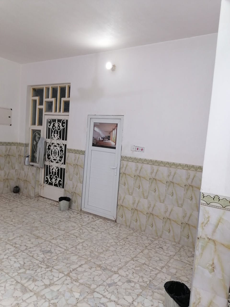 ⭕سلام عليكم 
⭕دار للبيع
 150م طابقين
رقم الدار 47042
الدار كامل والحمدلله 
بناء مال جناي
 عمر البناء 8 سنوات 
السعر180وبي مجال بسيط 
للإستفسار ***********
