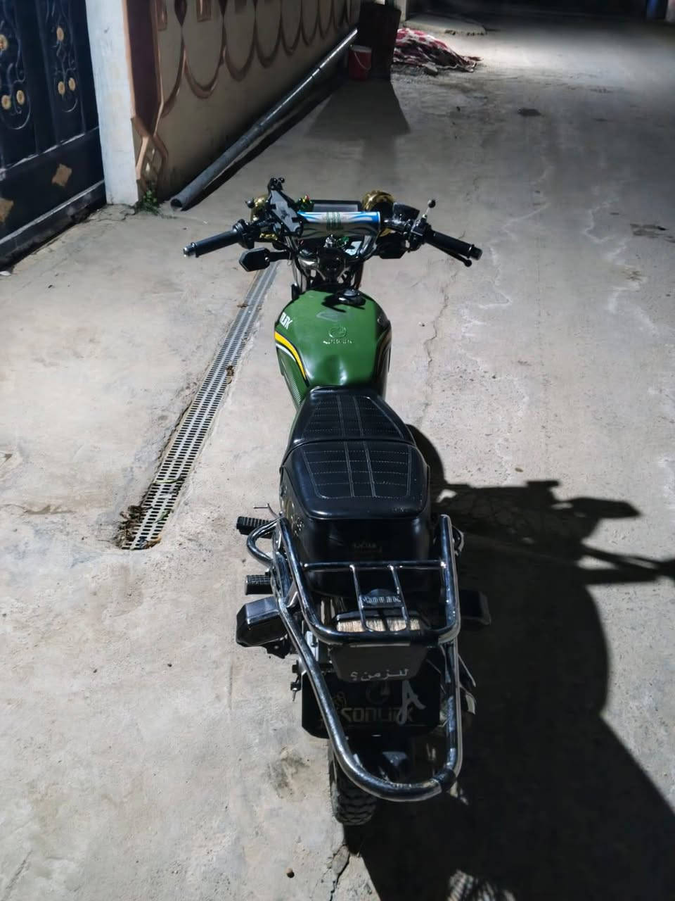 تايكر 25 لون زيتوني
دراجه كامله من كلشي ربع ماتحط عليهآ
 محرك مامفتوح كهربائيات كلهة شغالة
مكانى تكريت
***********
