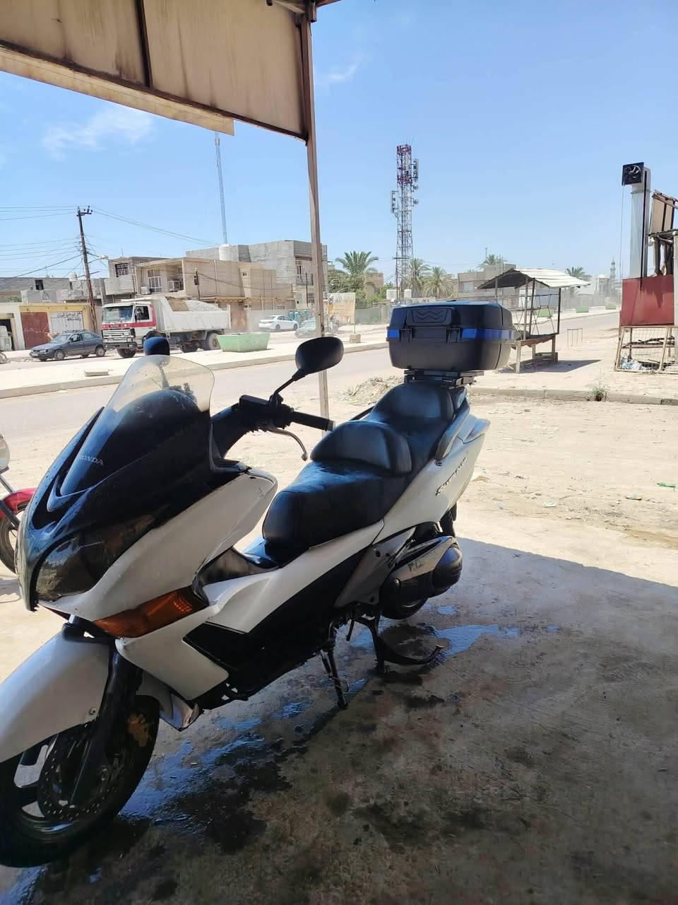 دراجة سلفر ونج جيتي مكينة 600cc  دراجة  مكفولة مكينة برغي ممغتوح بيها دراجة خير من الله نقصها فقط بجم وترايش تعبانت باقي مكفول  اي نقص مابيها كهربائيات كاملة كلها شغالة شراي يتصل على رقم ويدلل *********** مكاني ديالى بعقوبة
