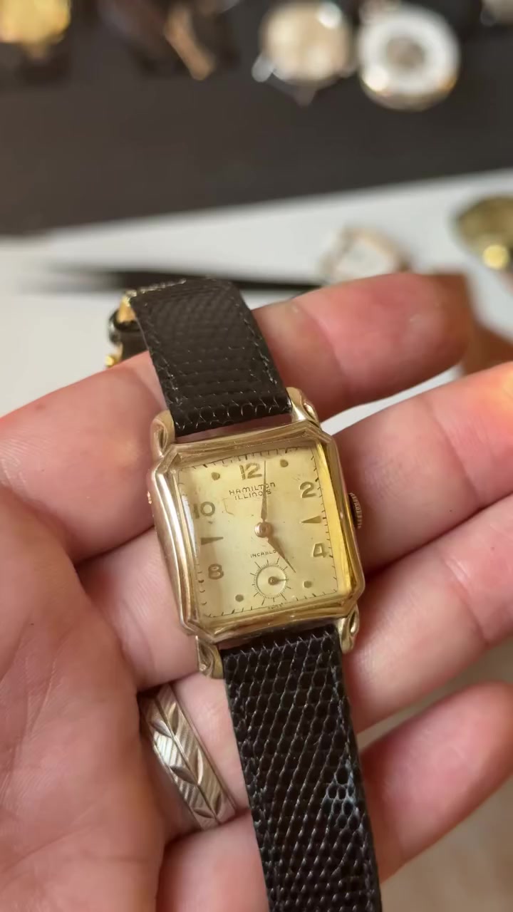 ساعه ماركة هامتلون
سويسري اصلي
 تغليف ذهب

نصب تكويك

سنتر ثواني منفصل

انتاج 1950

قطرها 26x36ونص

سعرها 110$


**إذا كنت صاحب هذا الإعلان وتريد حذفه لأي سبب، رجاءا أرسل رسالة إلى الدعم الفني**