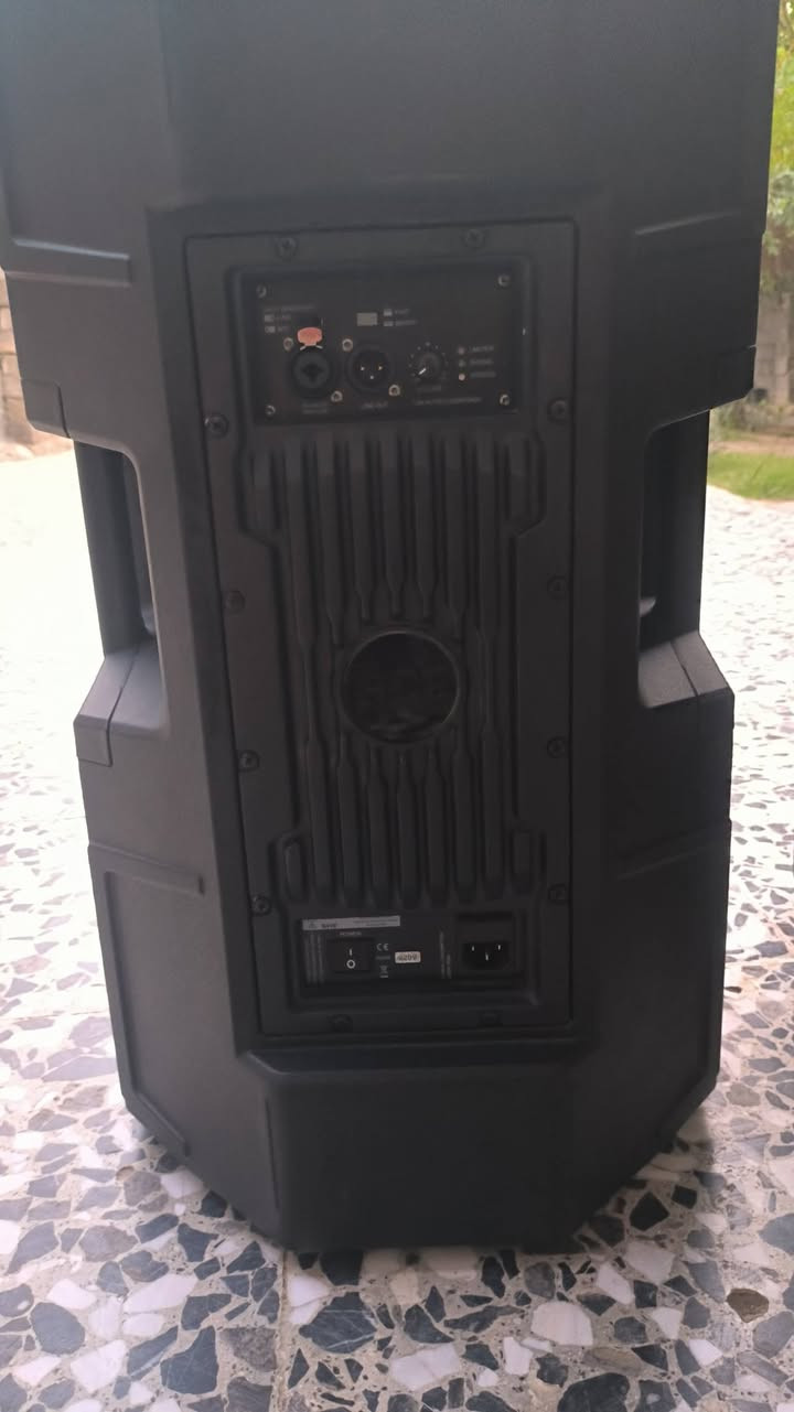 السلام عليكم خدام الحسين زوج سماعات ار سي اف كهربائي حجم 915 هنه وجنطهن سماعات نضاف سعرهن 900  وبيهن مجال بسيط مكاني واسط الصويره موجود توصيل للستفسار ***********
