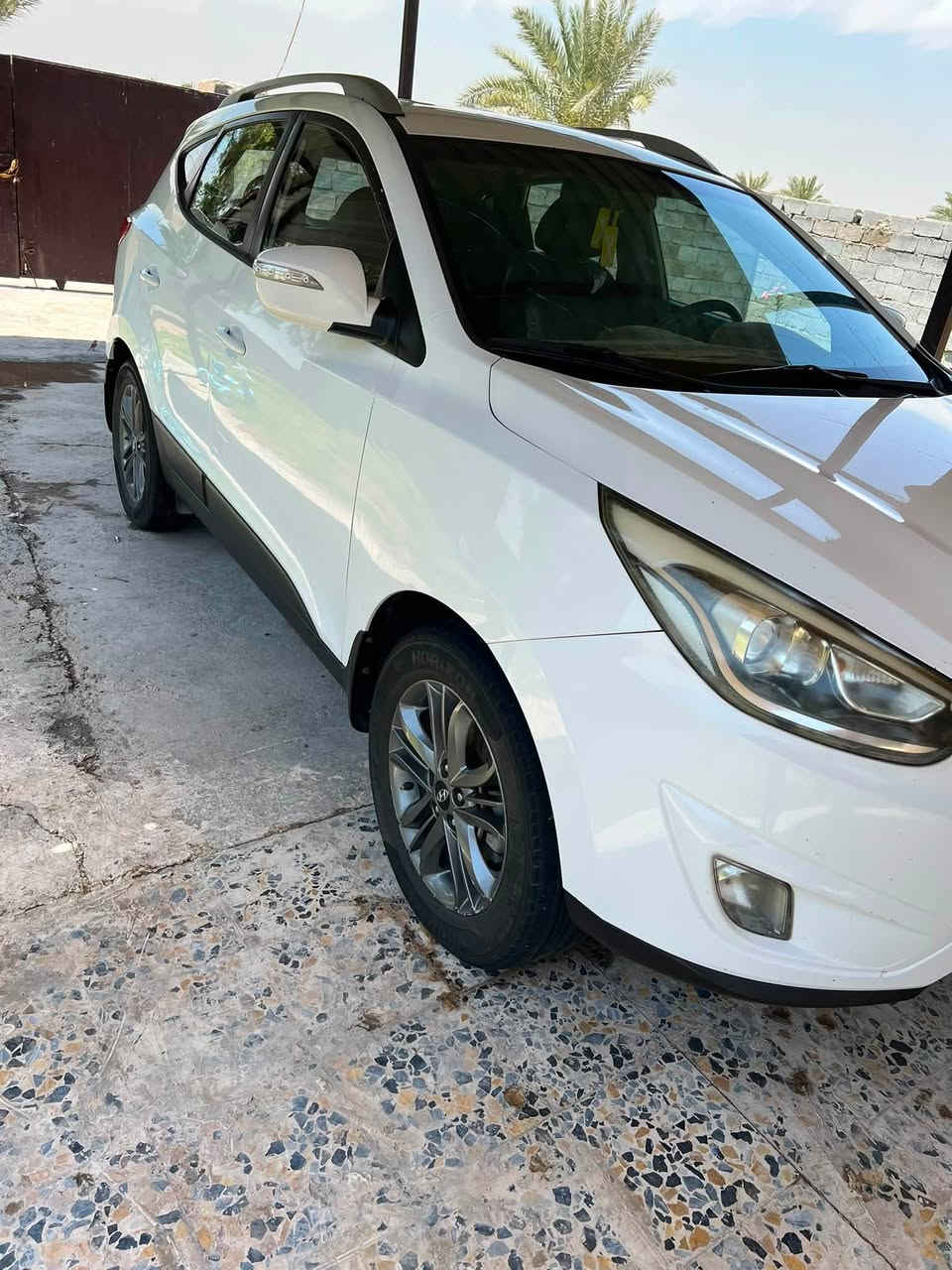سلام عليكم 
سياره توسان للبيع 
موديل ٢٠١٦
مواصفات عاديه 
تخم تاير جديد 
حداديه جديده 
محرك مكفول لا تنقيص لا تبخير 
كير مكفول 
سعره ١٣٠وبيه مجال قليل 
مكاني بغداد محموديه سريع الدولي 
رقمي ***********
