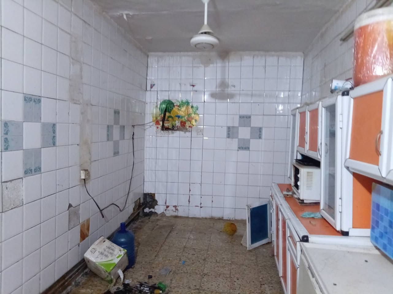 السلام عليكم بيت للبيع شارع النبي براهيم خلف المعارض القديمه المساحه٢٠٩ مكون من بيت وشقه ومشتمل بيت ركن
طابو صرف تحويل مباشر 
السعر ٤٠٠ وقابل للتفاوض
الرقم *********** ابو علي
