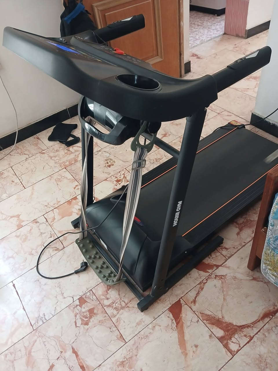 السلام عليكم ورحمة الله وبركاتة جهاز جري نظيف  مستعمل قليل جدا يحتوي على جهاز تكسير الدهون مدمج مع الجهاز يتحمل وزن 180 كيلو السعر 250 الف العنوان  بغداد/الدورة/ حي الصحة / ***********
