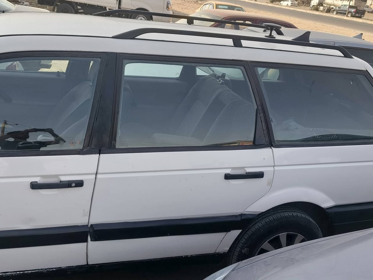 سلامو عليكم سياره باسات للبيع موديل 1991 محرك كير كلو شرط وسياره غاز وبانزين موجوده مكان السياره موصل برطله 
    سعر 35 وبي مجال ////  ***********اسيا////***********
