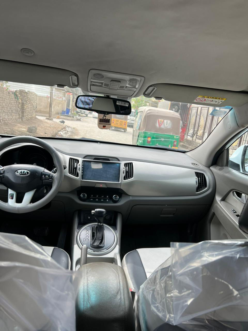 🚗 كيا سبورتج للبيع  - اللون أبيض 🚗
السلام عليكم، كيا سبورتج

سيارة نظيفة جداً، ماشاء الله تبارك الله،وإستخدام شخصي.

✨ المواصفات:

✅كيا سبورتج  

✅خليجي 4سلندر 

✅ لون أبيض ثلجي (داخلي رصاصي فاتح)

✅ مديل 2014

✅ حساس خلفي فقط

✅ كاميرا خلفية

✅ مقاعد جلد دوشمه حديثه

✅ مثبت سرعه

✅ ماشية 145كم فقط

✅ عجلات مقاس 19 بوصه تخم تاير حديث

✅مسجل شاشه

🛠 الحالة:

🔹 قير ومحرك بحالة ممتازة

🔹 صيانة دورية بالوكالة

السيره بسمي التحويل مباشر سنويه 2025

الزيت حديث تخم تاير دوشمه حديثه 

💰 السعر :145$

***********

واتساب نفس الرقم 

#كيا_سبورتج #سيارة_للبيع #فول_أوبشن #ابيض #سبورتج
