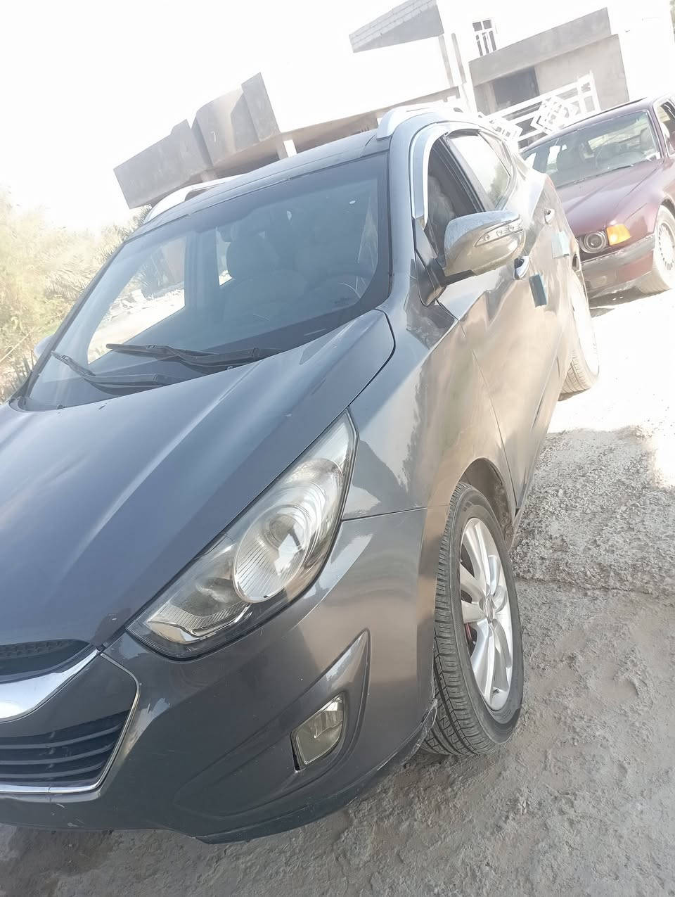 سلام عليكم توسان موديل 12بسمي بغداد  امريكي 2000مكينه حاويه قبل 20 يوم شاده بيه جاملغ خلفي وقبق جنطه مبدله ومصبوغه حزام اثر شخوط تبريد منظومه كامله جديده سعر 98 وبيه مجال مكان بابل حله مركز مدينة ***********
