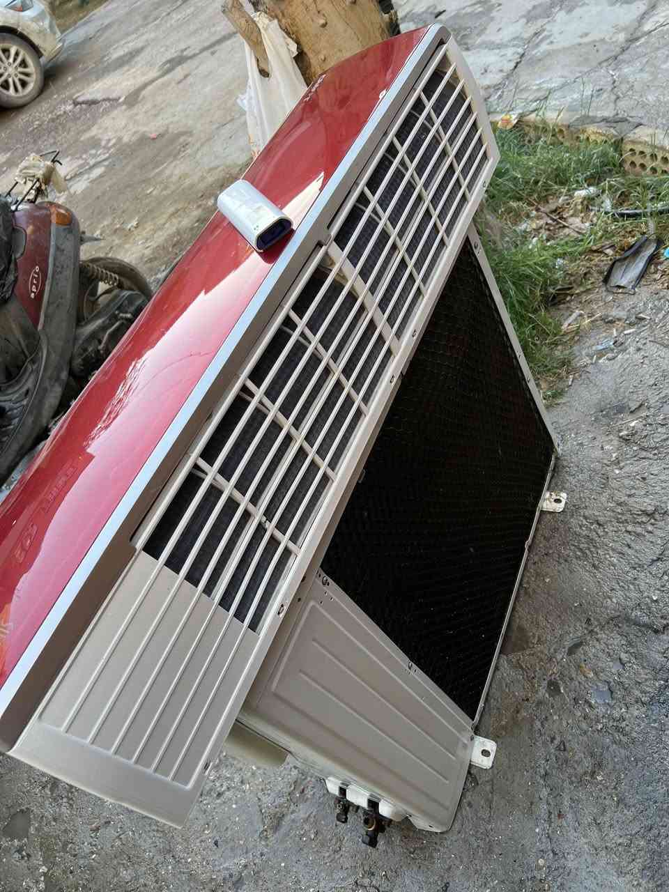 السلام وعليكم اخوان للبيع سبلت نوع كرافت 2 طن نضافه95 /100 كامل مكمل مكفول من فتحت البرغي نضافته بل حقيقه احلى من الصور تبريده ثلج 🧊 ❄️☃️تدفئه 🔥🐦‍🔥❤️‍🔥
كامل ملحقاته بوري 5متر جديد ريمونت قاعده وايرات كامل 
جيب وشد غازه كامل ومقفول راديتراته صفر جدد مشتغل قليل السبلت كامل جيب وشد ونضافه فول الفول
بعد الكرافت معروف بتبريده ودفعه القوي 
السعر٤٢٥ وبي مجال بسيط 
شارع فلسطين ***********
