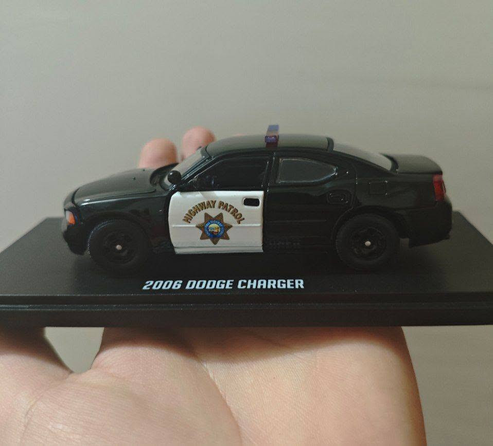 سيارة Dodge Charger موديل 2006
من المسلسل الأمريكي THE ROOKIE
إنتاج شركة Greenlight Hollywood
قياس السيارة 1/43
السعر 30 🛑


**إذا كنت صاحب هذا الإعلان وتريد حذفه لأي سبب، رجاءا أرسل رسالة إلى الدعم الفني**