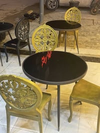 ٨ طاولات • ٣٠ كراسي • درجة اولى