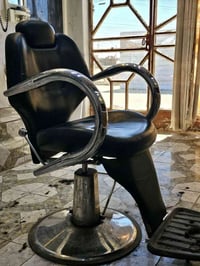 كرسي حلاقه للبيع التواصل 07739621066