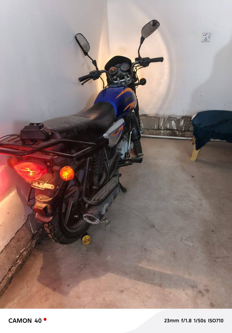 سلام عليكم
دراجه بوكسر 
موديل 2020
دراجه مكفوله كلشي  
كهربايات كامله 
شغاله 
تخم تاير جديد 
السعر مليون و ربع بيه مجال 
*********** بي واتساب
