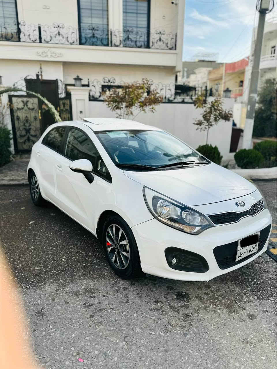 Kia Rio 2014
رقم اربيل…………….    بدون صبغ محرك كبير
مةكينة گةورة  نەکراوەتەوە ،.      مواصفات فول سلايد ,ABS , ٤ جام كارةبا ، قفل مةركةزي ، و چةندةها مواسةفاتي تر ، 
سيارةكة هیچ سبوغی نیە ، ٢-٣ تەعدیلی بچوکی هەیە 
گیر و مەکینەو تەبرید و تەحویل بەشەرت 
سەیارەکە 2 وەرەقە غةرامةي لةسةرة 
سعر : ٩٥ وةرةقة و كةميك معامةلة
*********** واتساب  ………. مكان اربيل أربيل, العراق
