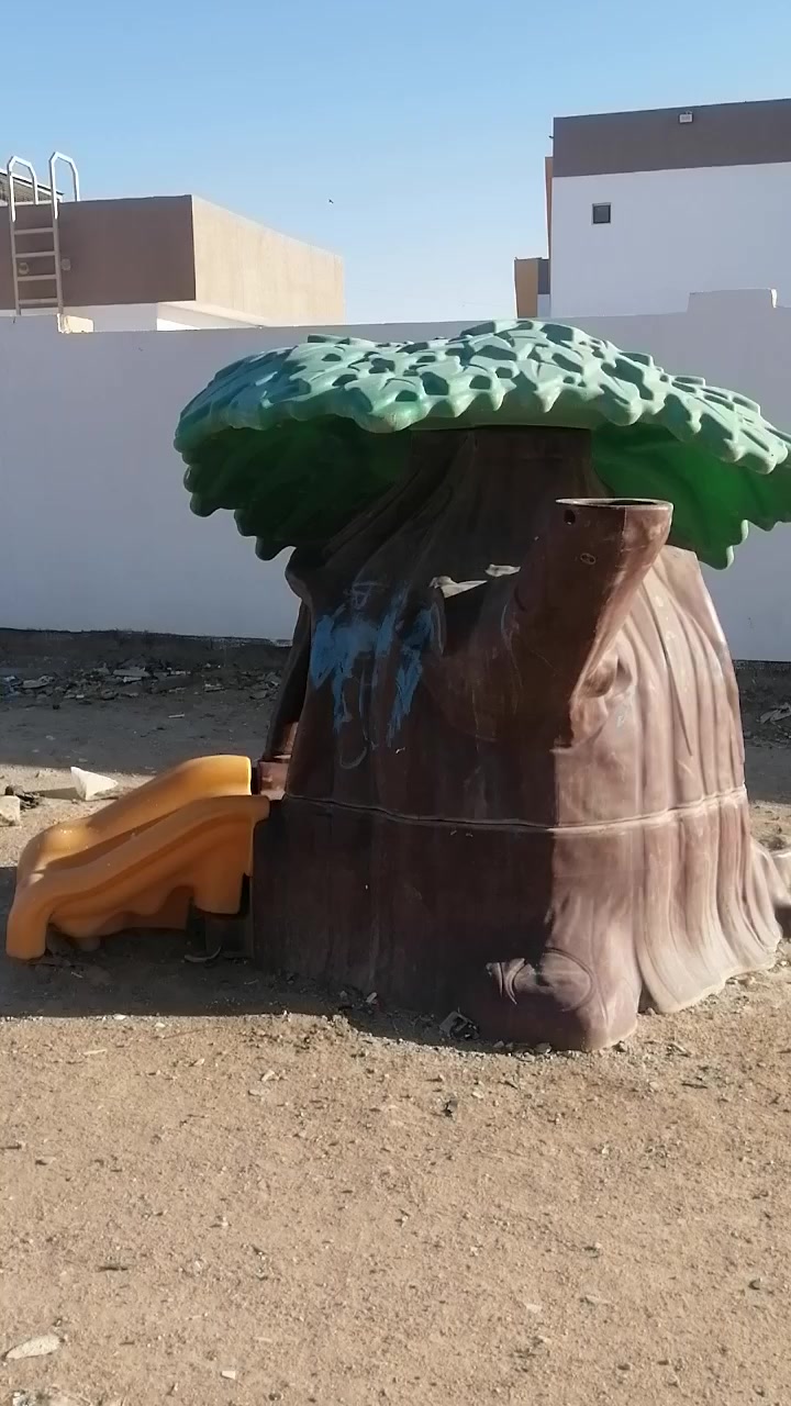 مراجيح ثنين وشجره وكاونتر لبيع خشب تركي صاج عوزه ترتيب قليل نتصال *********** و تراسل
