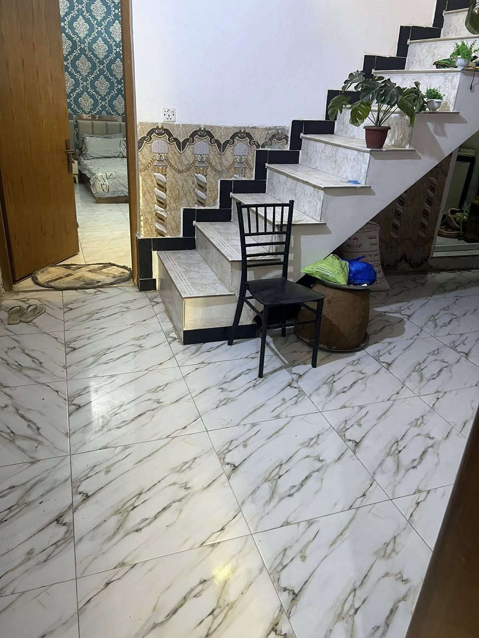 السلام عليكم بيت للبيع المساحه 100متر المنطقه الزراعي السده        الاتصال ***********
