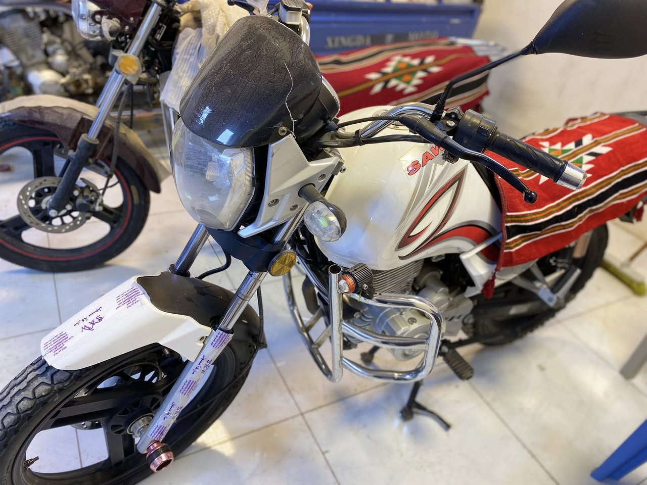 السلام عليكم لبيع او امراوس حسب الرغبه يوجد لدينا جميع الموديلات 2020. 2023. 2024. 2025 كل الموديلات موجوده العنوان بلد جمعيت اليمام شارع الضلوعيه 
للستفسارعله هاذه الرقم 
***********
***********
