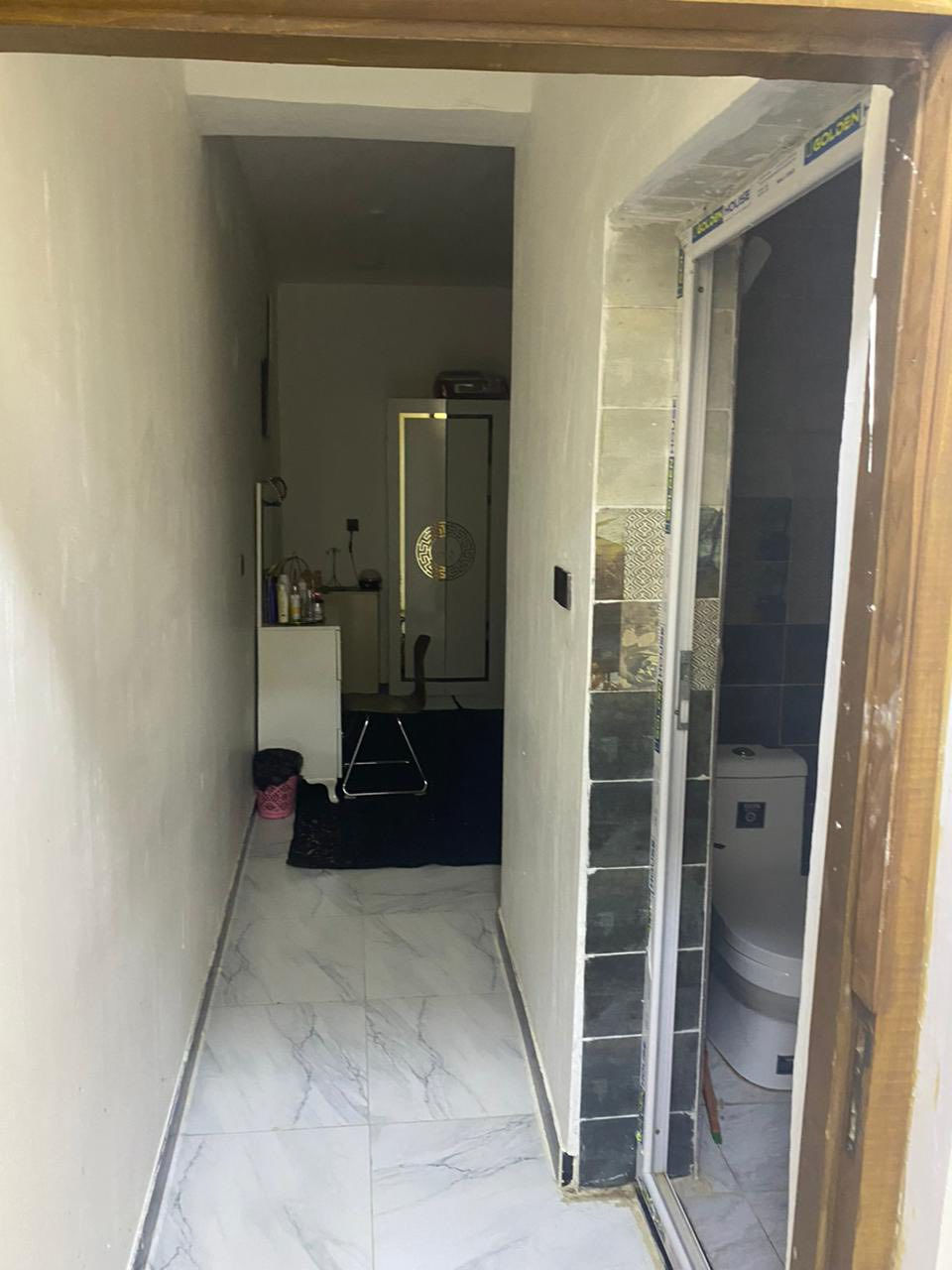 السلام عليكم دار للبيع الدورة زراعي ابو طيارة شارع مطعم ليمونة مساحة ٨٠ بيت كلش حلو بل حقيقة ومكانة هادئ ومرتب الطابق الارضي استقمال ومطبخ وغرفة وحمام الطابق الاول غرفة سويت كلش نضيف وسعرة مناسب للاستفسار 
***********
***********
