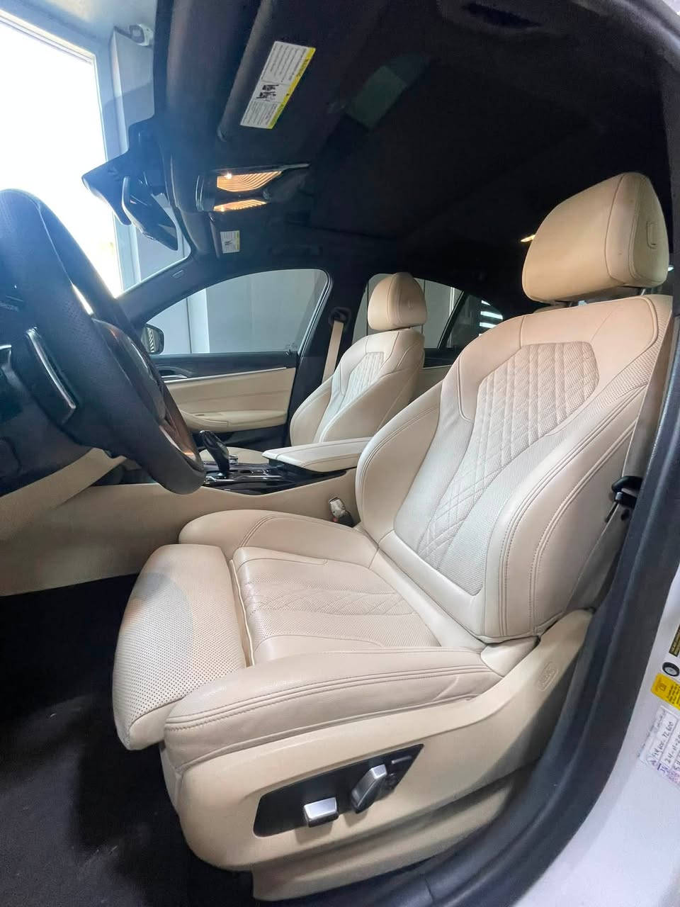 Bwm 530i  luxury
2022 

فول موصفات 

السياره بها شويه باب ￼ السائق صبغ

‏عنوان دهوك معرض ريان للتواصل عن أرقام التالية

‏***********

￼
