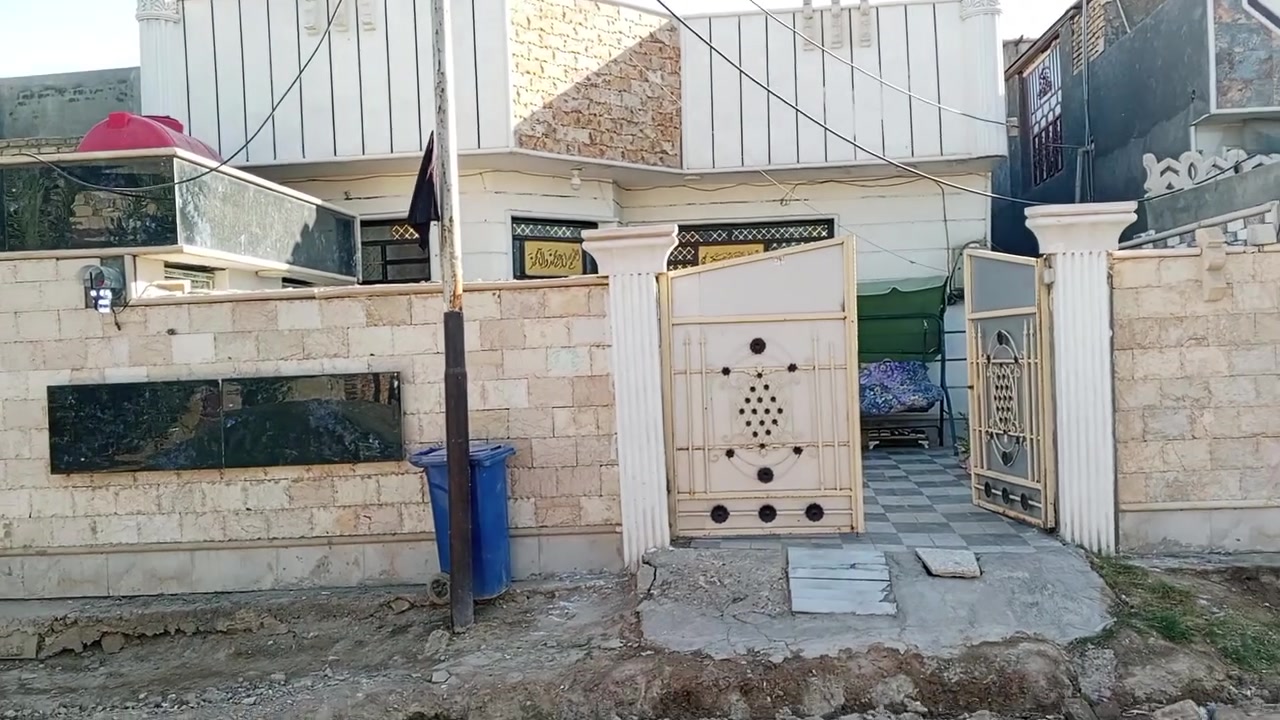 السلام عليكم بيت مساحة 200م شارع العلوية شريفة ع سند 25 تحويل مباشر للاستفسار ***********
